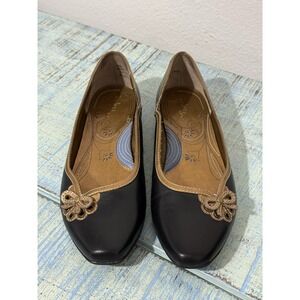 Indigo By Clark's Women's 6M Leather Comfort Flats Bow Square Toe OUT OF STOCK